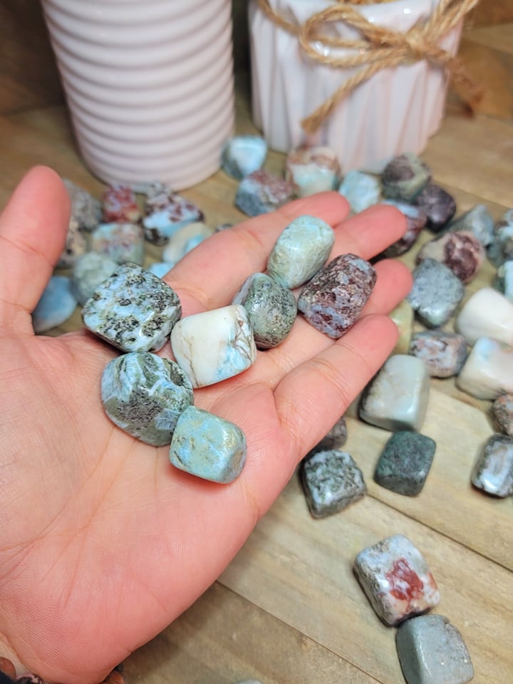 ONE LARIMAR TUMBLED STONE