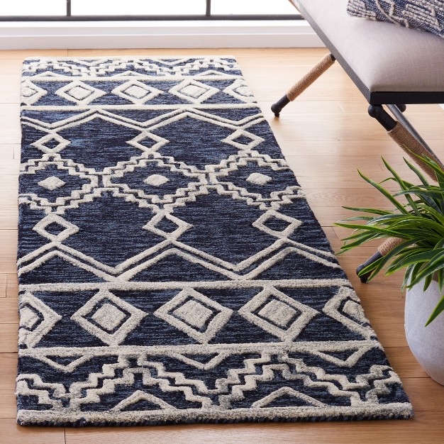 Abstract Abt851 Hand Tufted Area Rug Safavieh