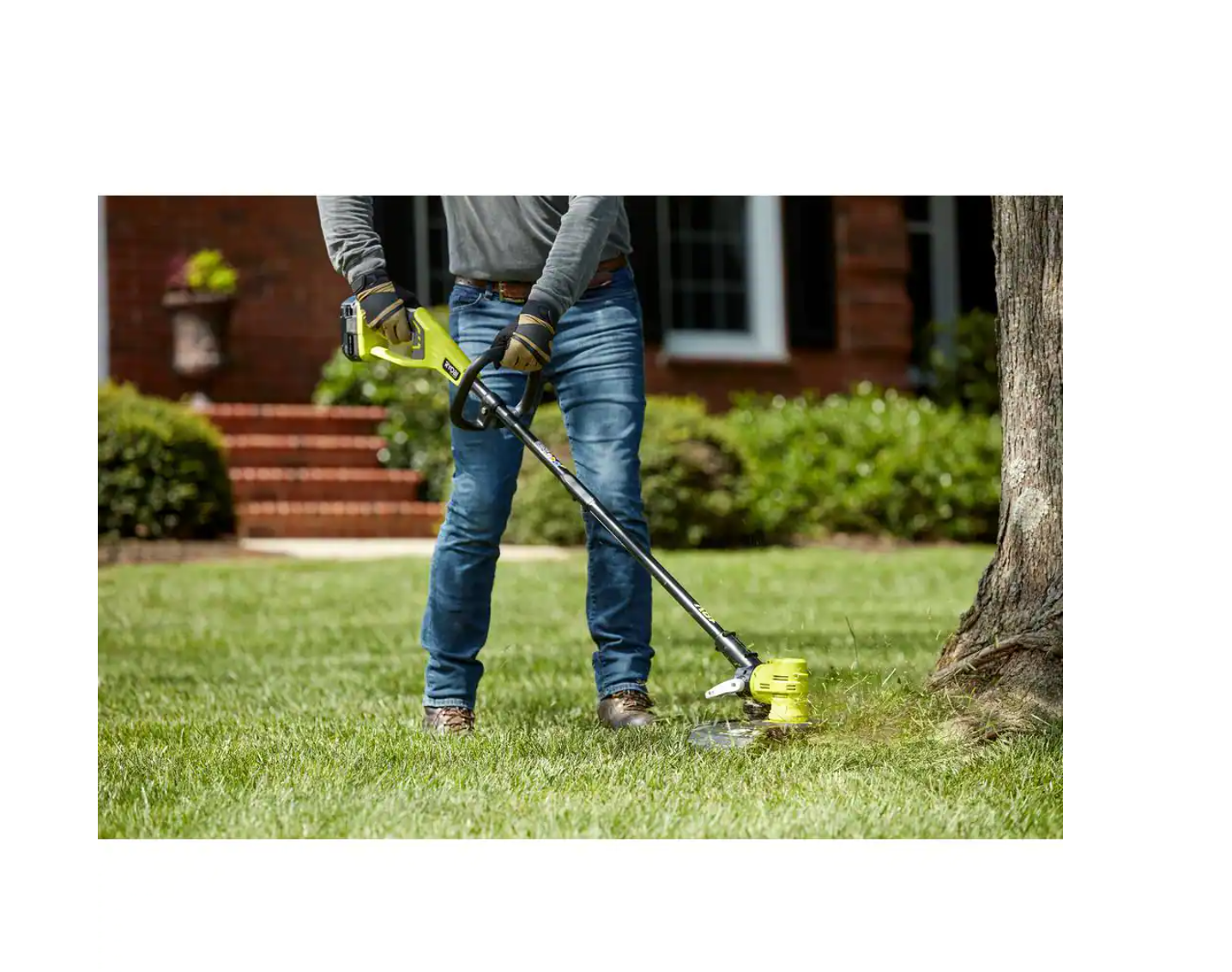 RYOBI P20140-AC ONE+ 18V 13 in. Cordless Battery String Trimmer/Edger with Extra 3-Pack of Spools， 4.0 Ah Battery and Charger