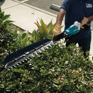 Makita 40V max XGT Brushless Cordless 30 in. Single-Sided Hedge Trimmer (Tool Only) GHU05Z