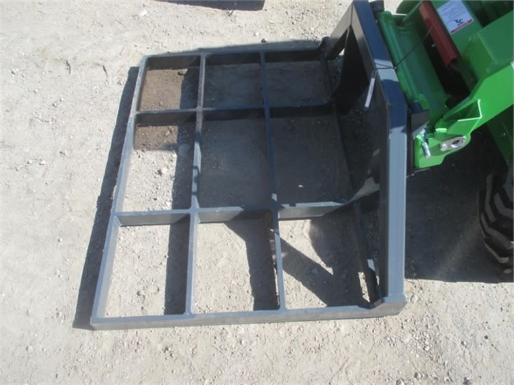 Avant 47.2 Wide Pull Behind Leveler ;