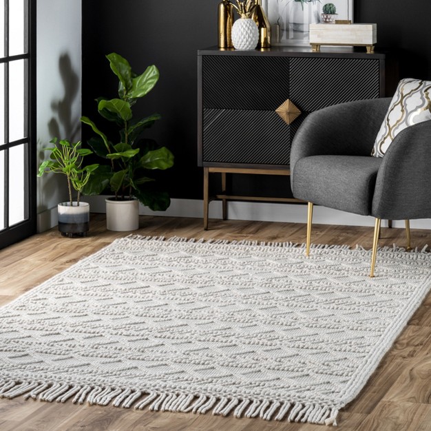 Nuloom Hand Woven Tabatha Tassel Area Rug