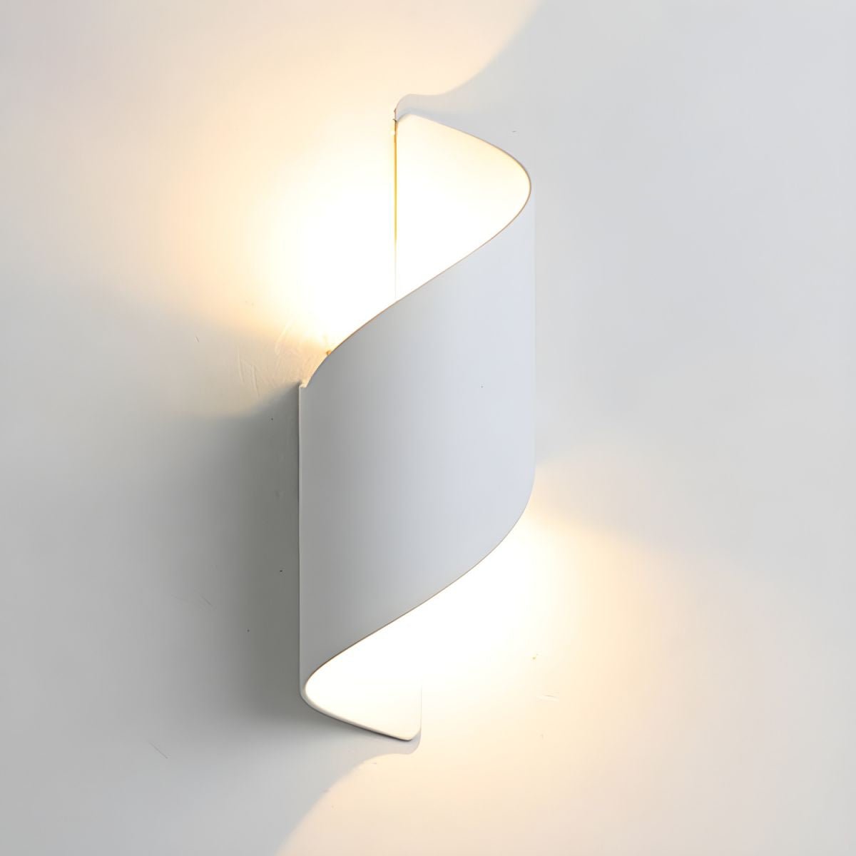 Lila Wall Lamp