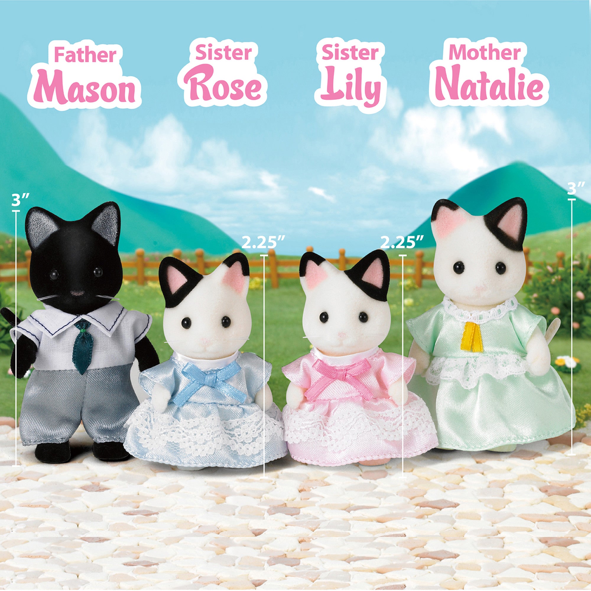 Calico Critters Tuxedo Cat Family， Set of 4 Collectible Doll Figures