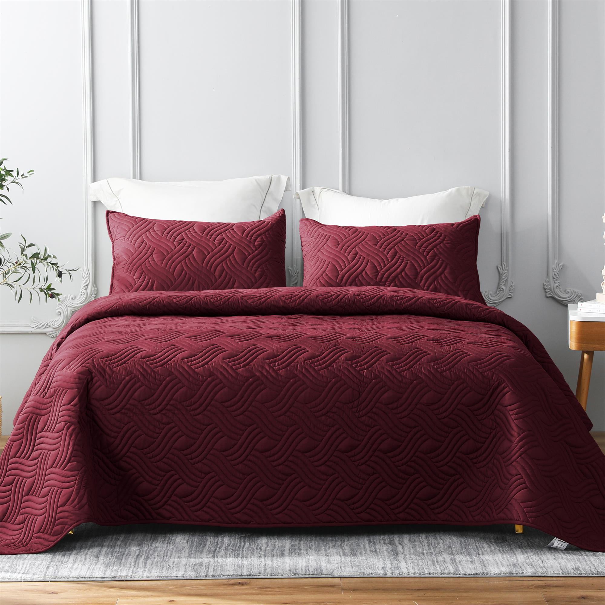 Whale Flotilla Quilt Set Twin Size， Soft Microfiber Lightweight Bedspread Coverlet Bed Cover (Wave Pattern) for All Seasons， Red， 2 Pieces (Includes 1 Quilt， 1 Shams)