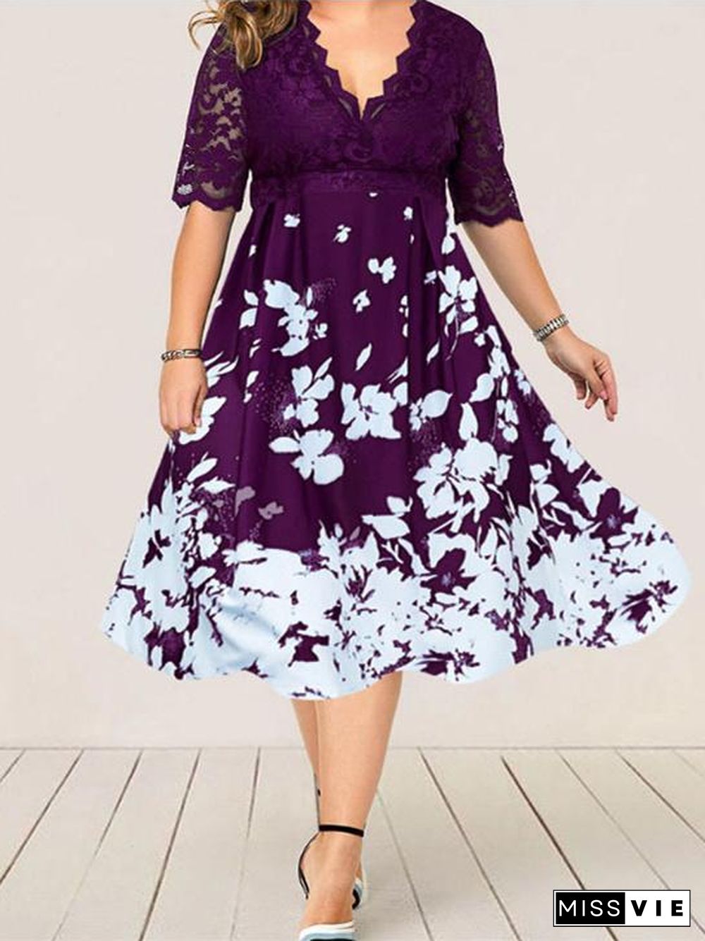 Women's Short Sleeve V-neck Floral Printed Lace Stitching Midi Dress