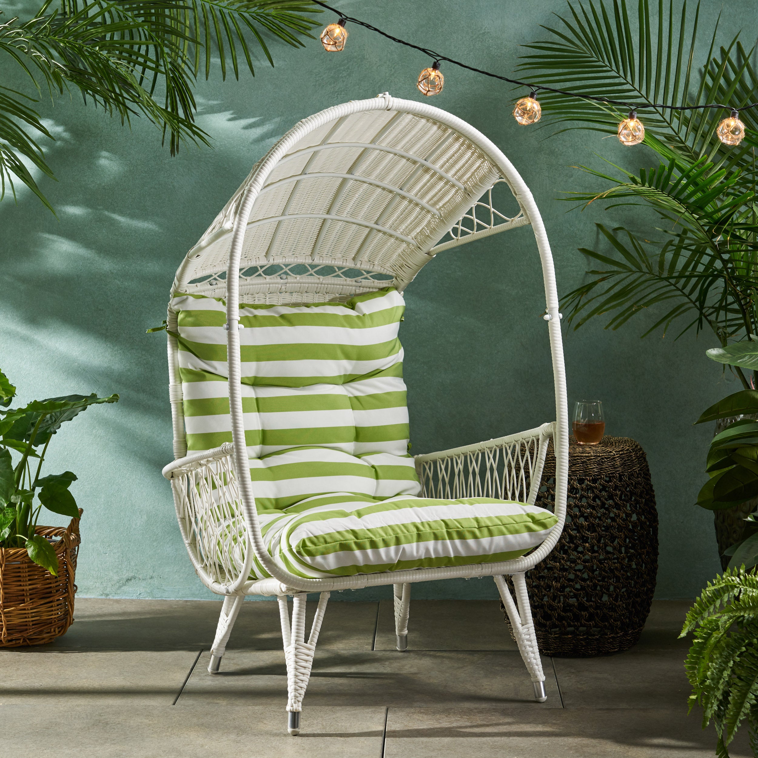 Primo Outdoor Wicker Freestanding Basket Chair