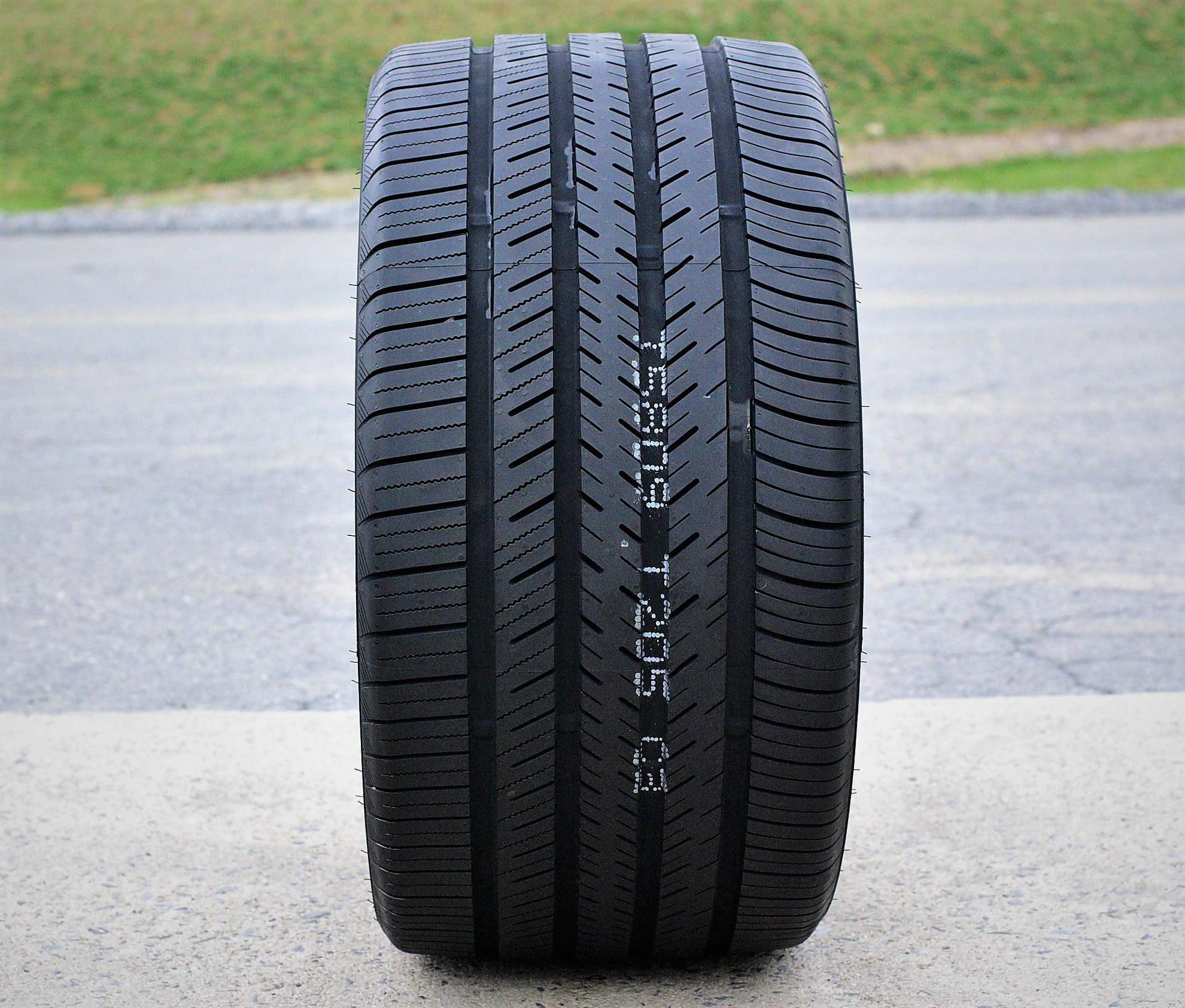 Atlas Force UHP 275/35R20 102Y XL A/S High Performance Tire