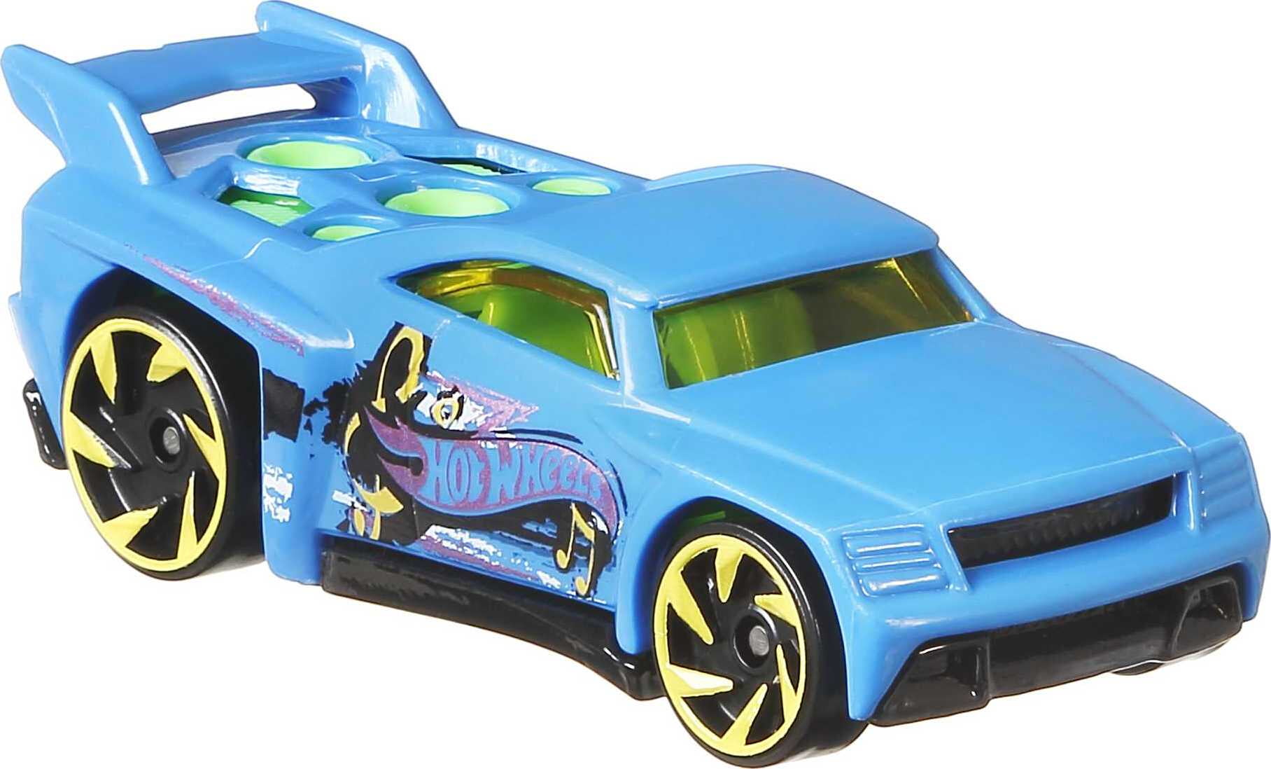 Hot Wheels Super Rigs， Toy Transporter Truck and Toy Car in 1:64 Scale (Styles May Vary)