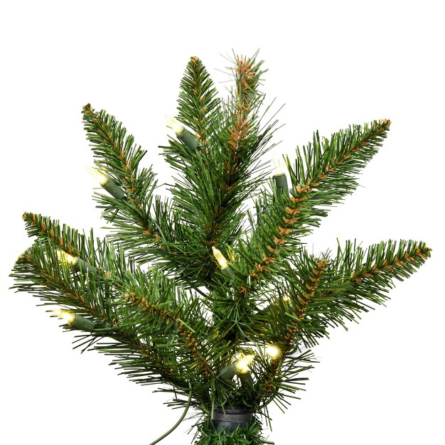 Vickerman Bennington Spruce Artificial Christmas Tree