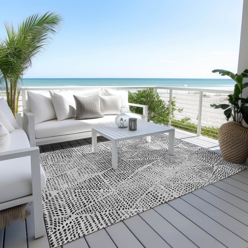 Machine Washable Indoor/ Outdoor Chantille Contemporary Diamonds Rug