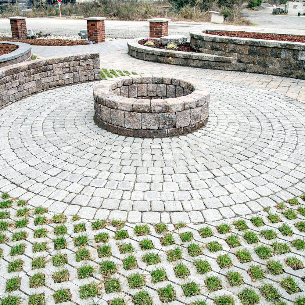 Mutual Materials 83.52 in. x 83.52 in. x 2.375 in. Cascade Blend Concrete Old Dominion Paver Circle Kit PV060ODCRCAM