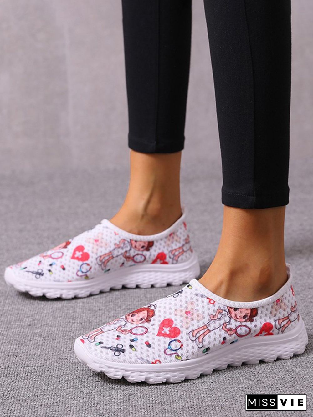 Nurse Fighting Epidemic Print Breathable Tulle Mesh Lightweight Sneakers