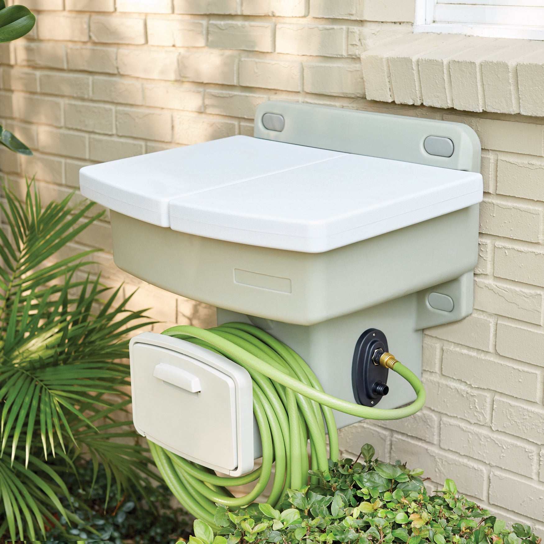 Brylanehome Outdoor Garden Sink With Hose Holder， White Reel Potting Station