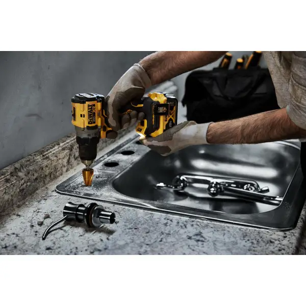 DEWALT 20V MAX* XR Brushless Cordless 1/2 Drill/Driver Kit