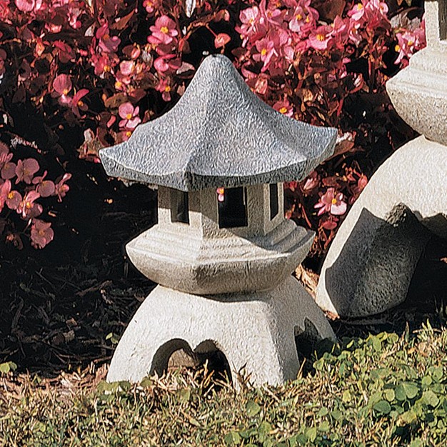 Design Toscano Pagoda Lantern Sculpture