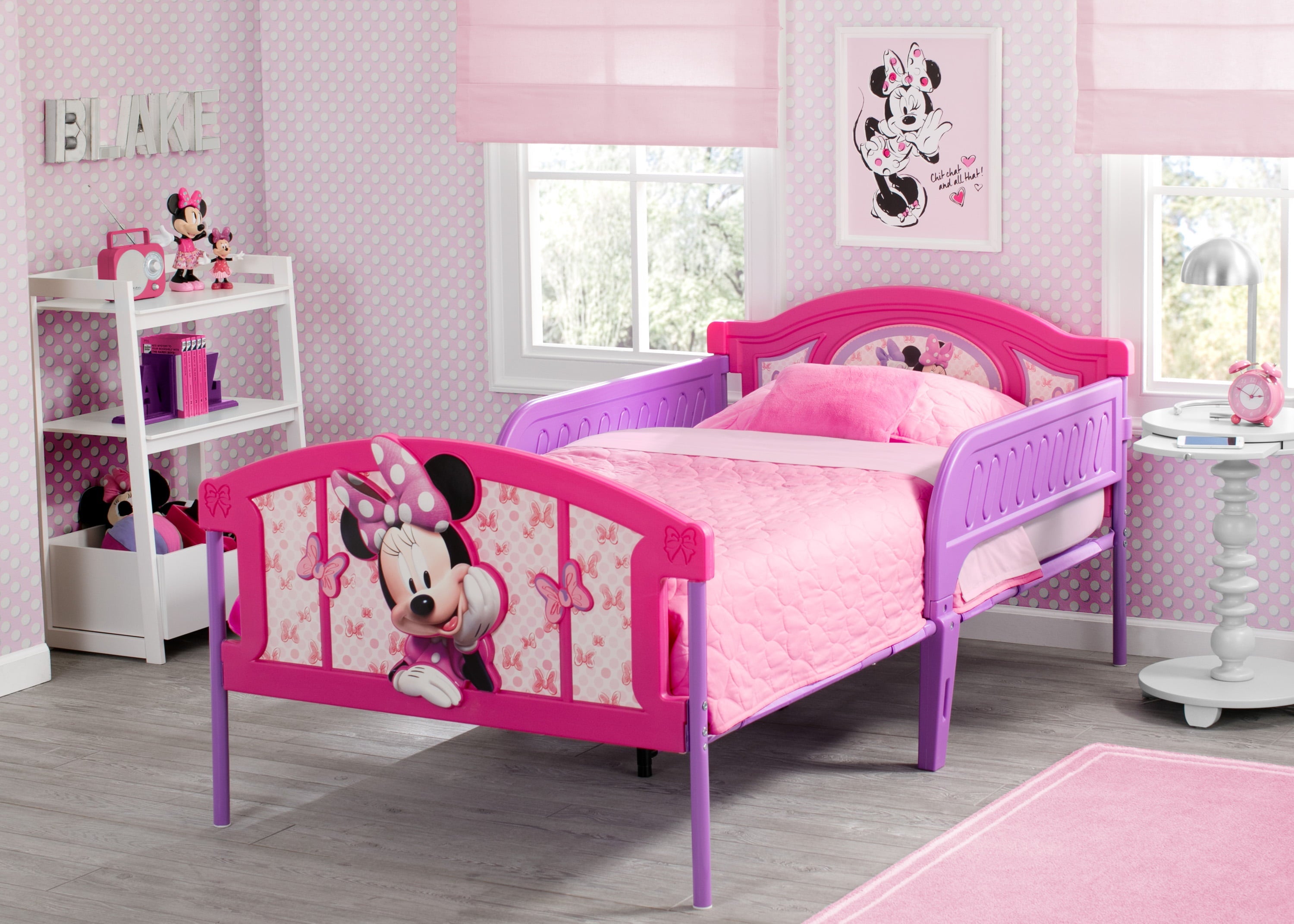 Disney Minnie Mouse Plastic 3D-Footboard Twin Bed by Delta Children