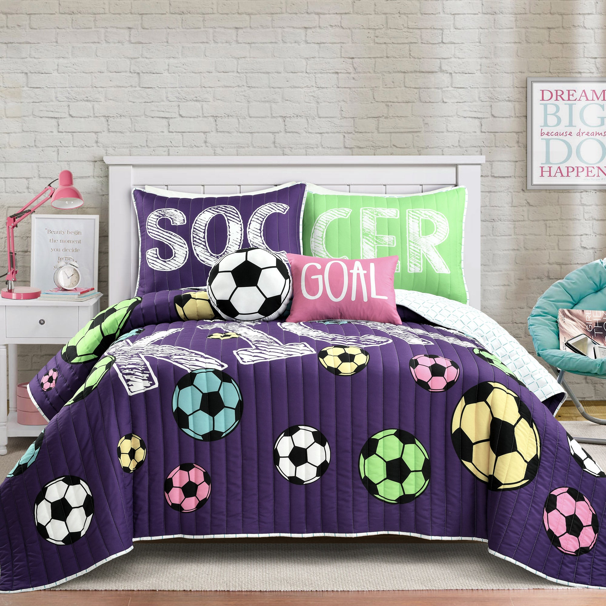 Girls Soccer Kick Quilt Set