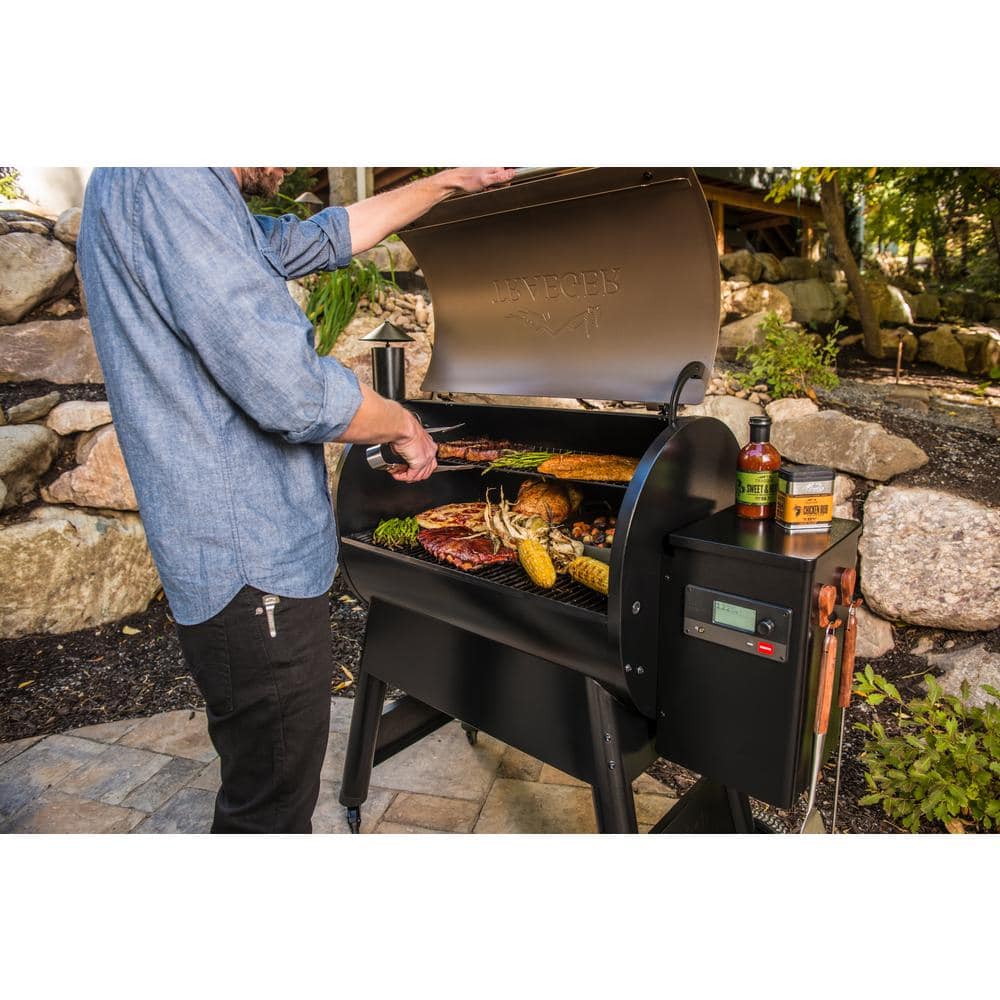 Traeger Pro 780 Wifi Pellet Grill and Smoker in Bronze TFB78GZE