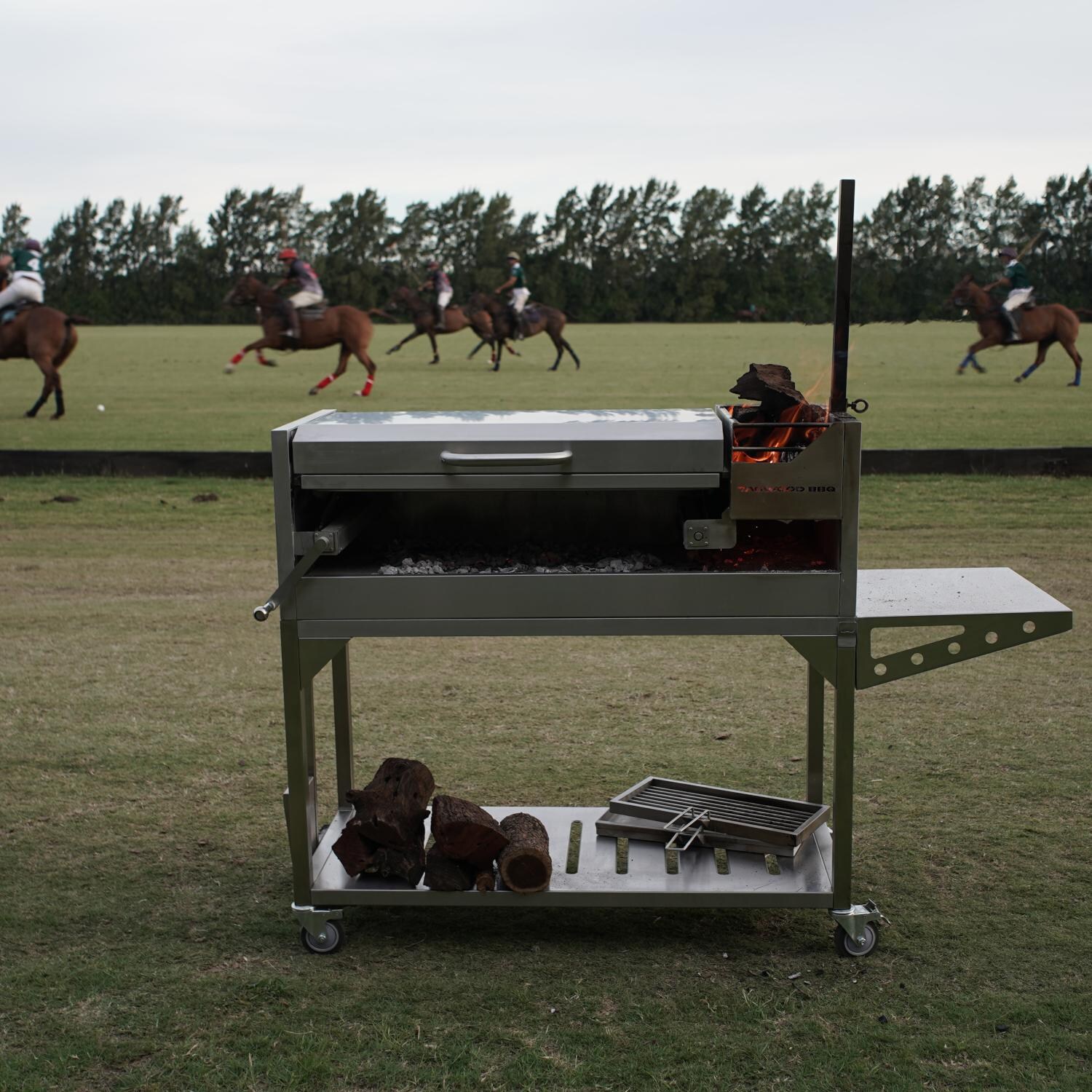 Tagwood BBQ Fully Assembled Argentine Santa Maria Wood Fire and Charcoal Grill with Top Lid