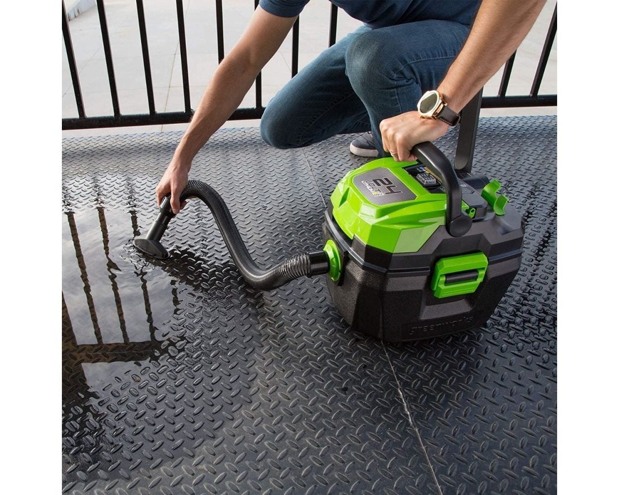 24V Cordless Wet/Dry Shop Vacuum | Greenworks Tools