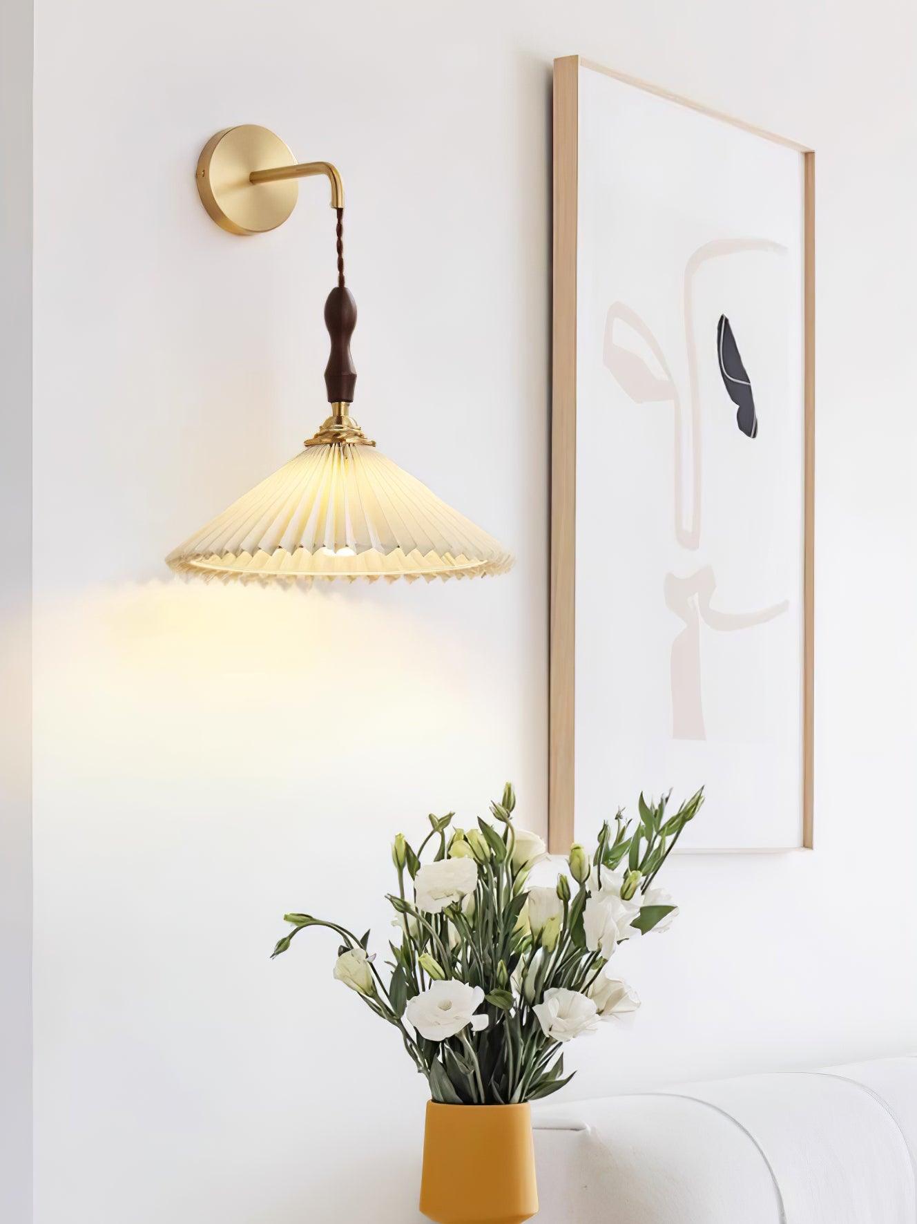 Pleated Wooden Wall Lamp