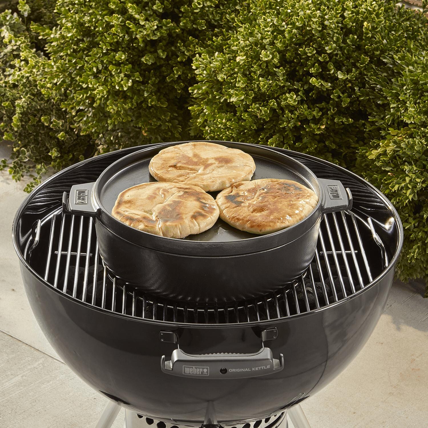 Weber 8859 Dutch Oven Duo 7.25-Quart Cast Iron Dutch Oven