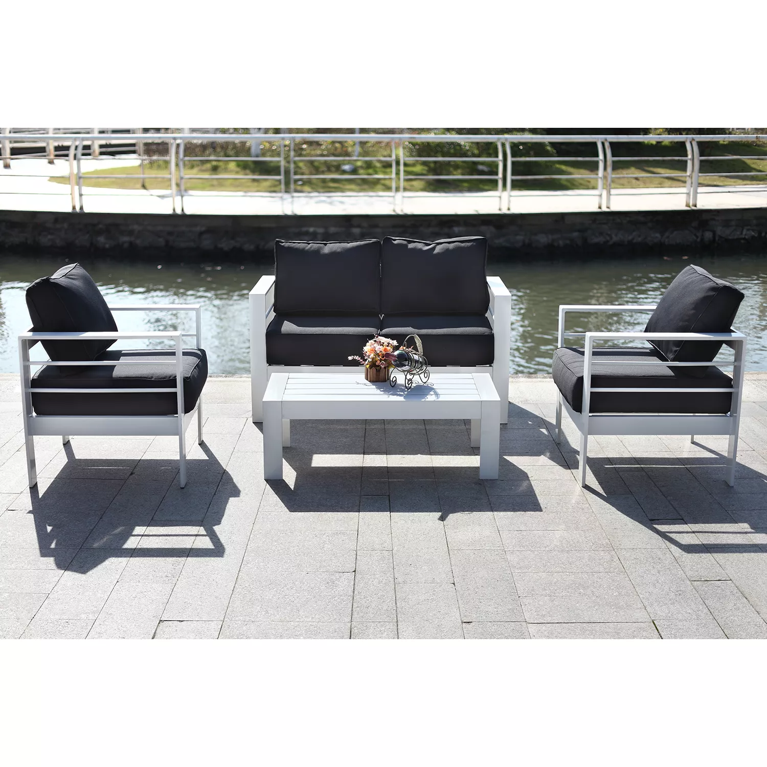 Safavieh Indoor / Outdoor Arm Chair， Loveseat and Coffee Table 4-piece Set