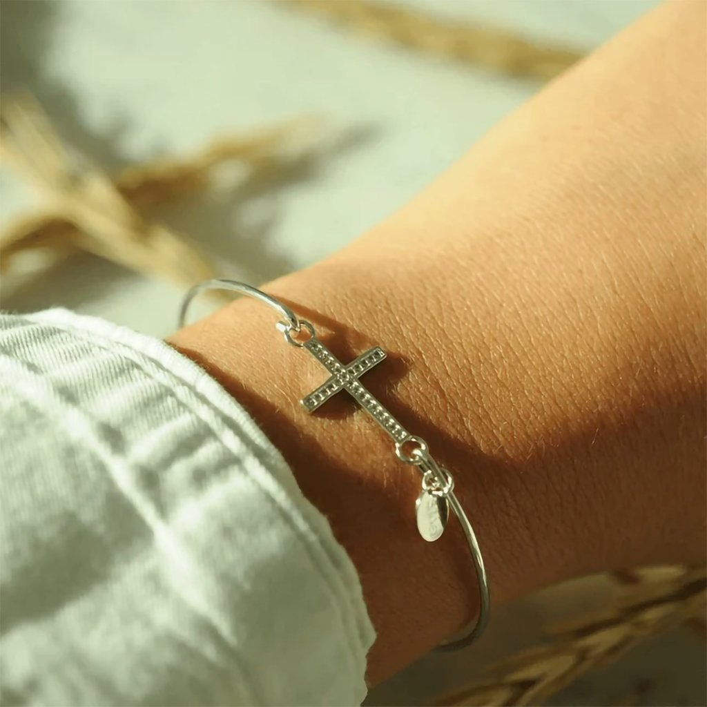 Stia  Pavé Icon Bracelet Cross in Silver