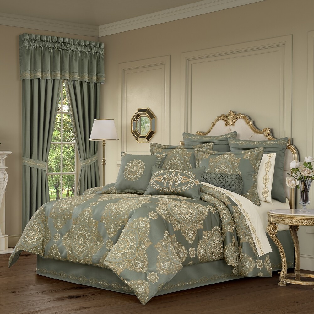 J. Queen New York Soprano Comforter Set