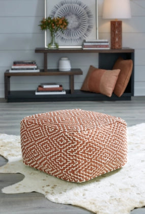 Brynnsen Pouf