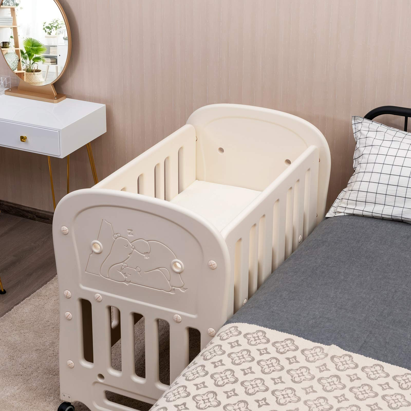 Rocking Bassinet Baby Bed with Detachable & Lockable Wheels for Easy Movement