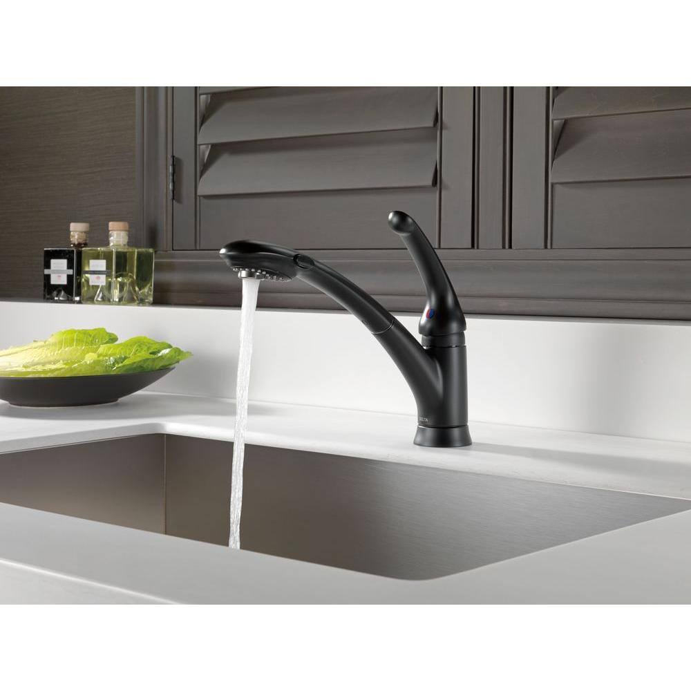 Delta Signature Single-Handle Pull-Out Sprayer Kitchen Faucet In Matte Black 470-BL-DST