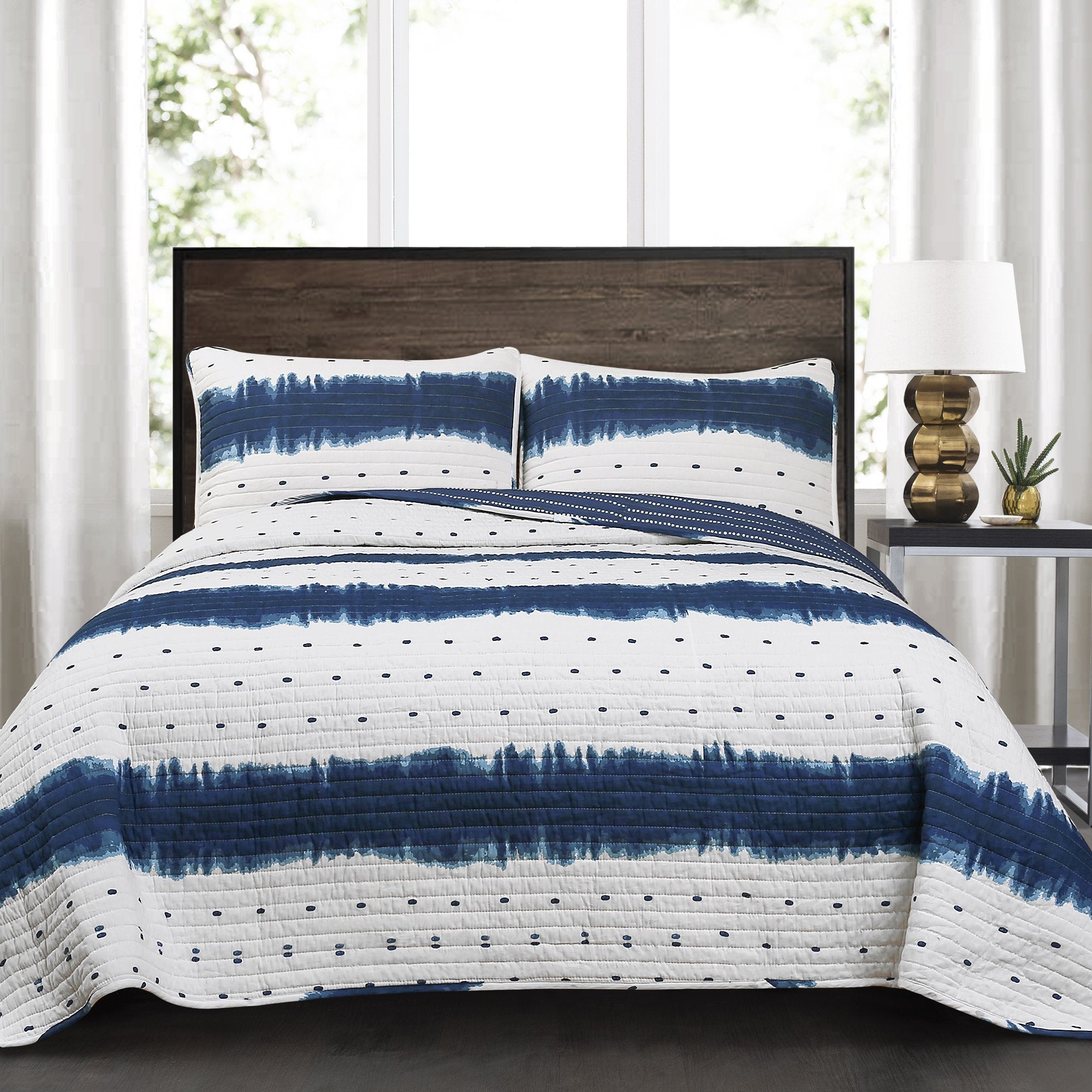 Bedding Bundle: Jane Shibori Quilt Set + Farmhouse Seersucker Comforter - Full/Queen