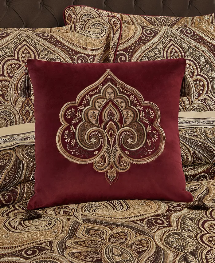 Five Queens Court Bordeaux Embellished Decorative Pillow， 18