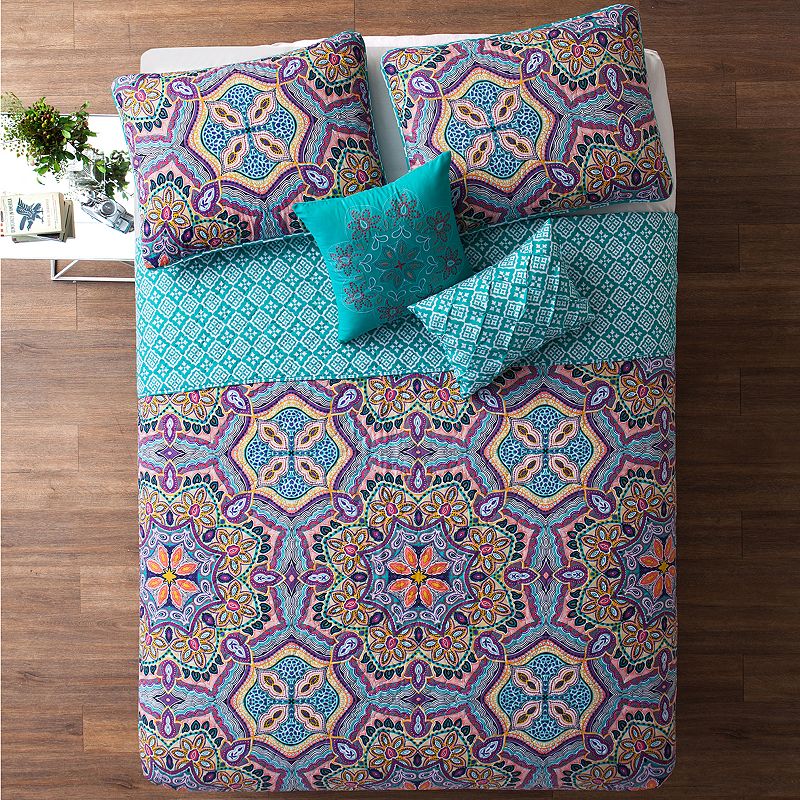 VCNY Home Yara Quilt Set