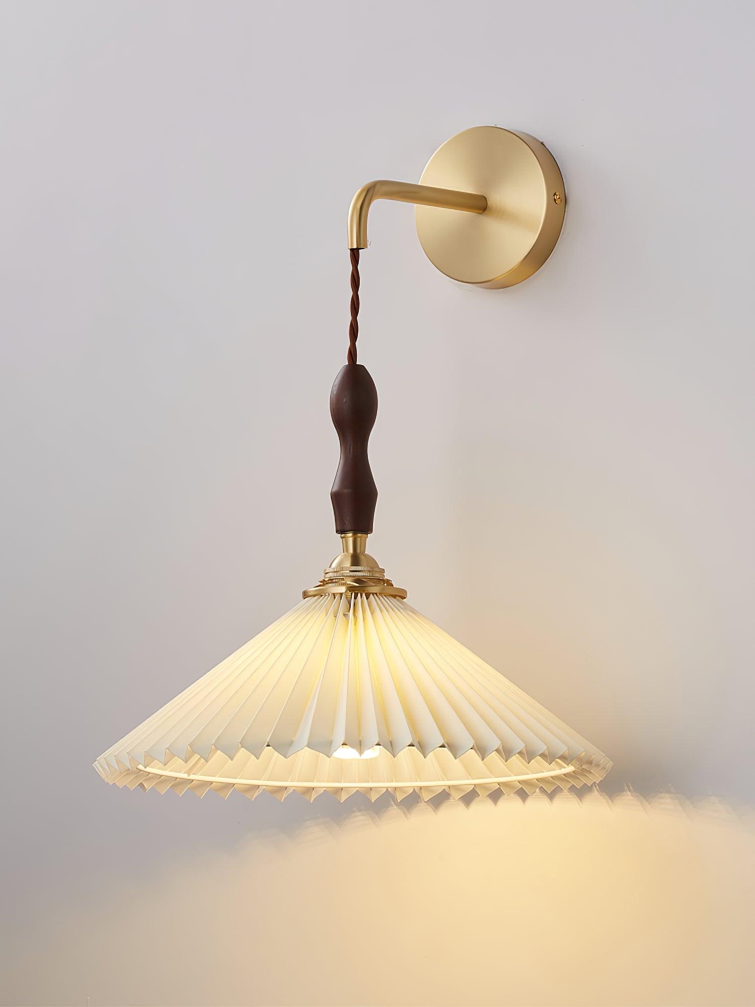 Pleated Wooden Wall Lamp