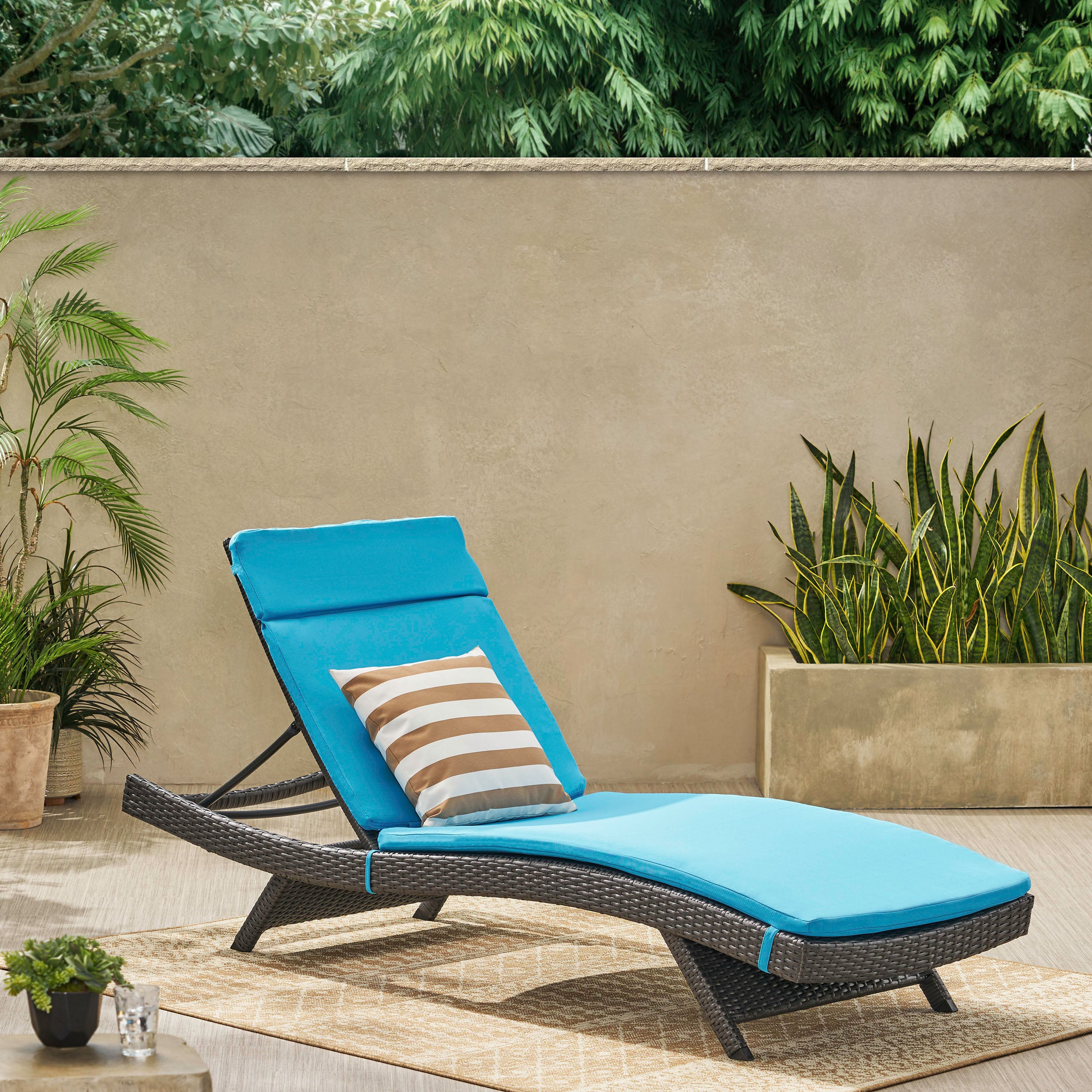 Nassau Outdoor Grey Wicker Adjustable Chaise Lounge with Cushion