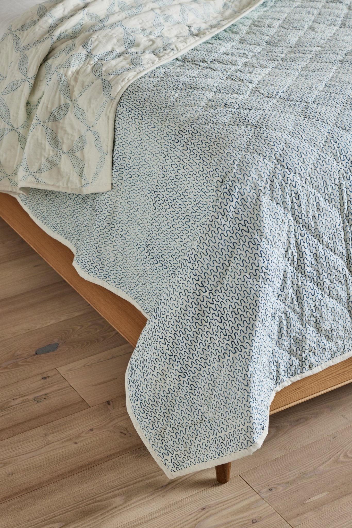 Les Indiennes, Gigi Angeline Quilt, Indigo