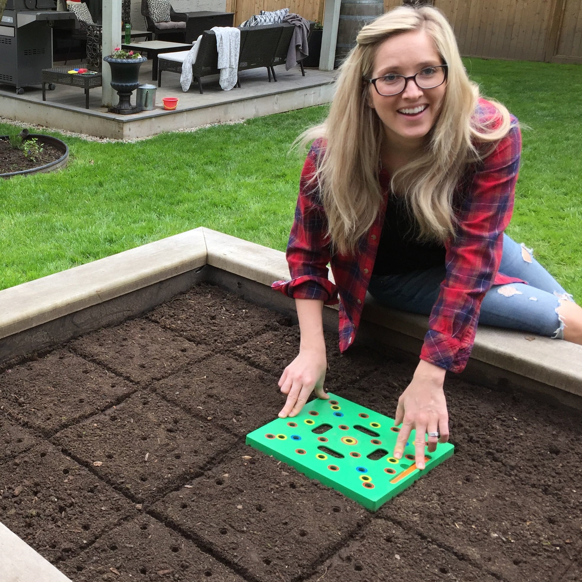 Seeding Square: A Seed-Sowing Template – Grow Perfectly Spaced Vegetables, Reduce Weeds, Conserve Water & Maximize Yield – Square-Foot-Gardening Seed and Seedling Spacer Tool