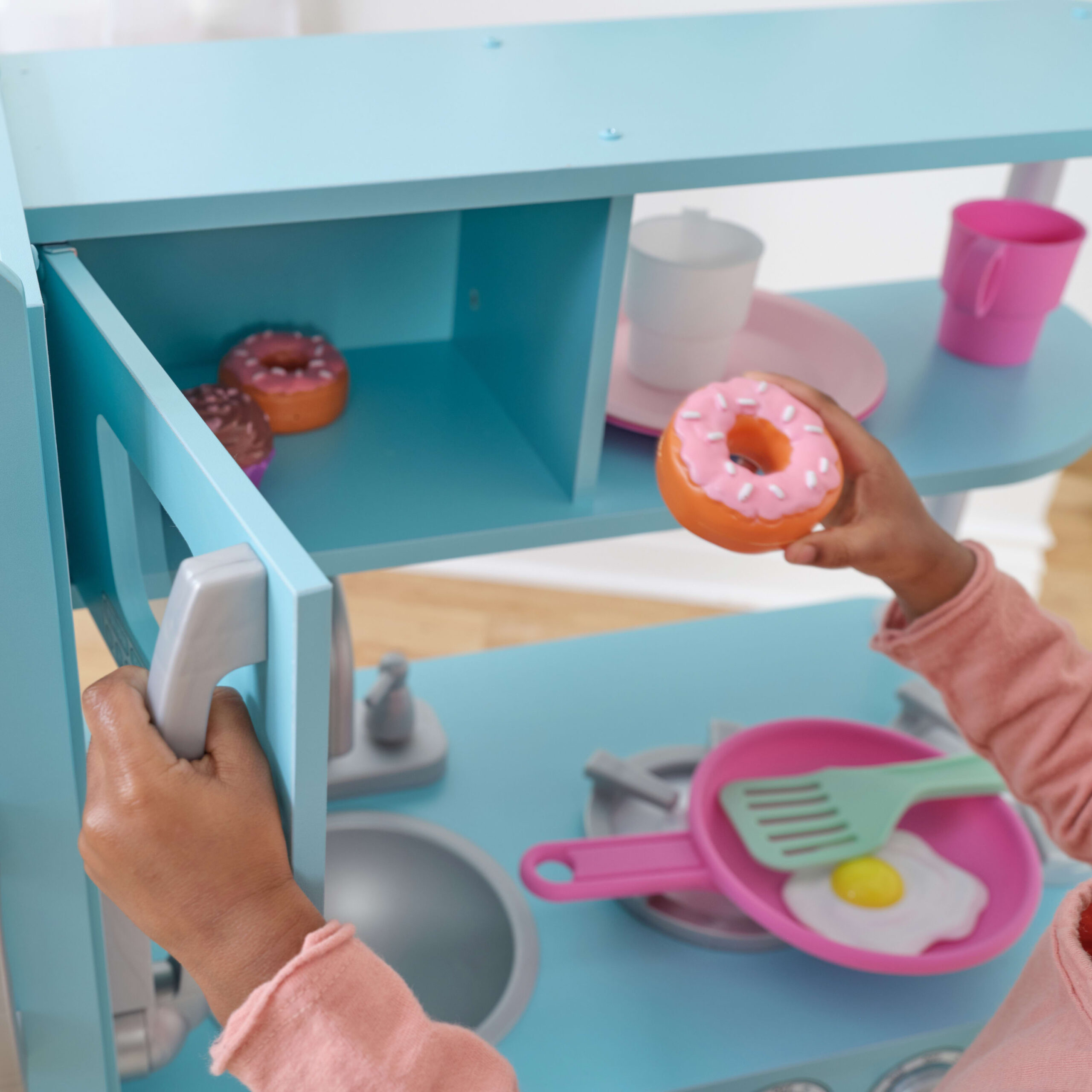 KidKraft Vintage Wooden Play Kitchen with Pretend Ice Maker and Play Phone - Blue