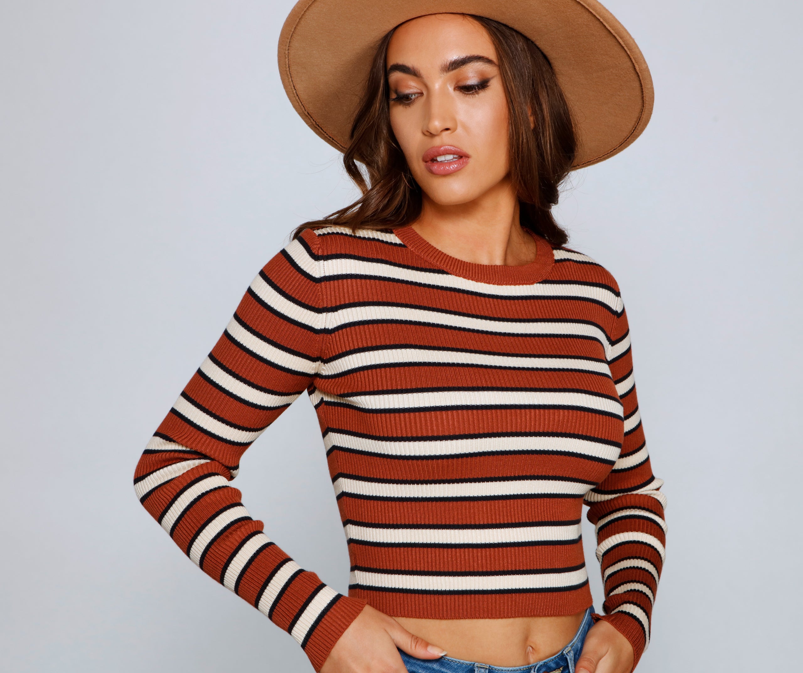 Trendsetting Babe Cropped Sweater