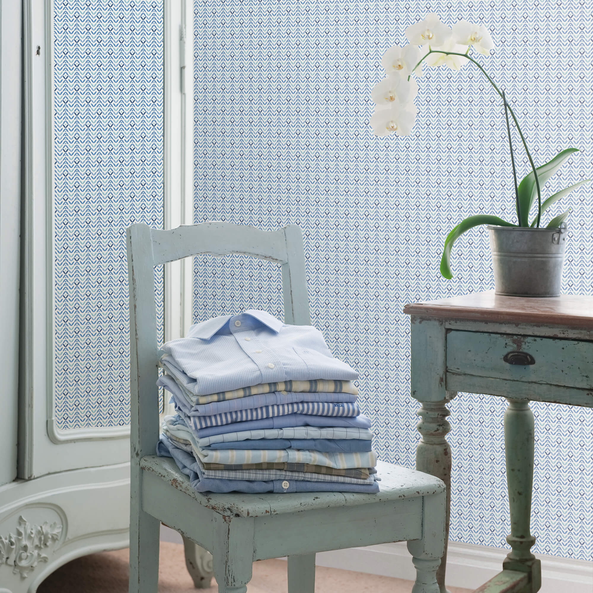 Tulip Flip Blue/Mint Wallpaper from the Small Prints Collection