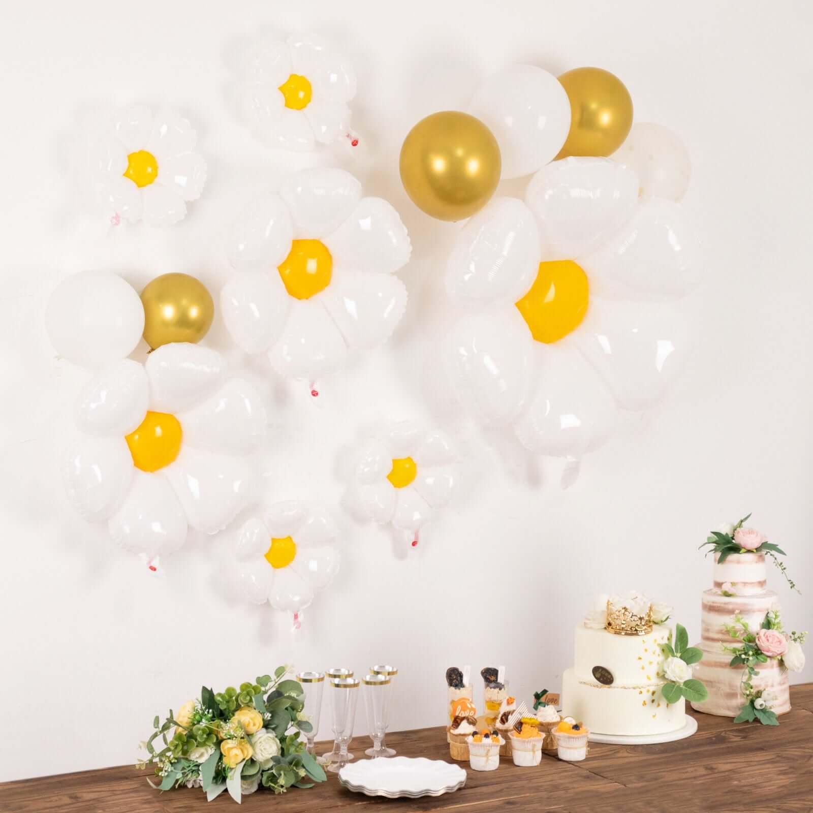 Set of 10 White Daisy Flower-Shaped Mylar Foil Party Balloons, Assorted Floral Balloon Decorations with Balloon Dots 10