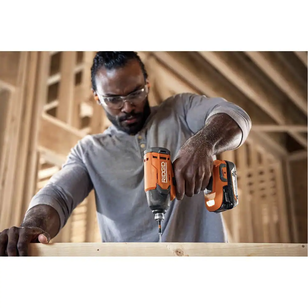 Ridgid 18V Cordless 4-Tool Combo Kit with (1) 4.0 Ah Battery， (1) 2.0 Ah Battery， Charger， and Bag