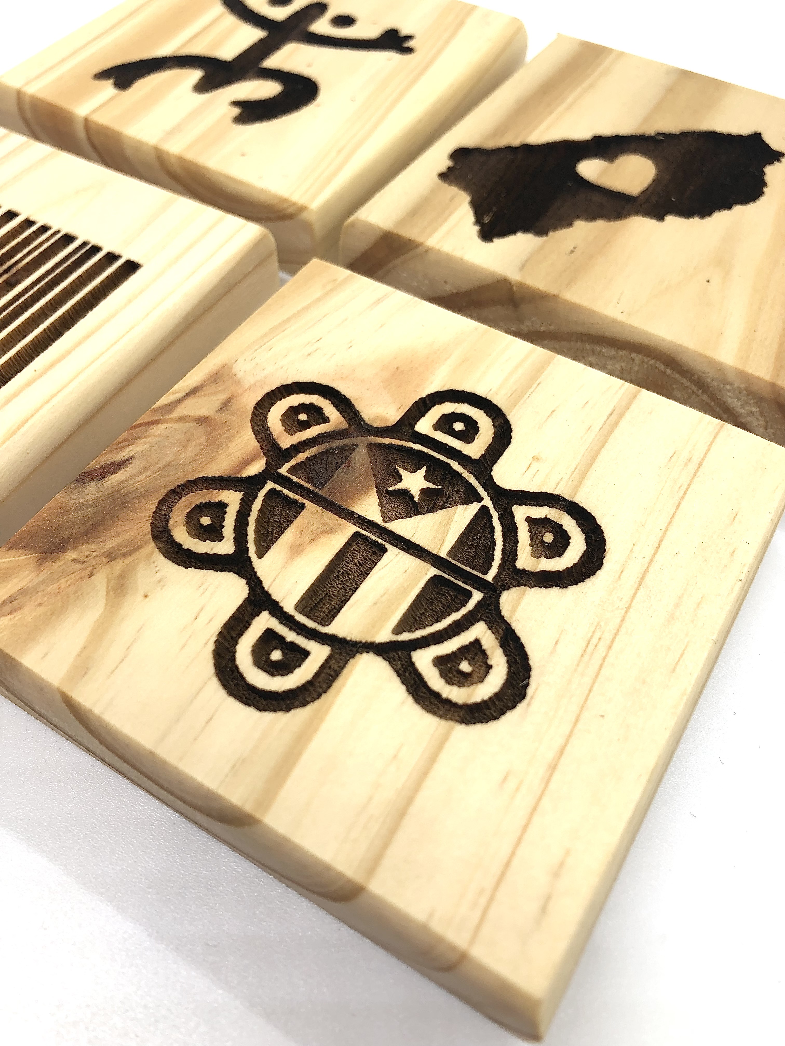 Puerto Rican Pride Coasters: Permanent Engraved Gift Set of 4 Wood Coasters. Coqui Symbol， Made in Puerto Rico Barcode， Puerto Rico Map and Taino Sun