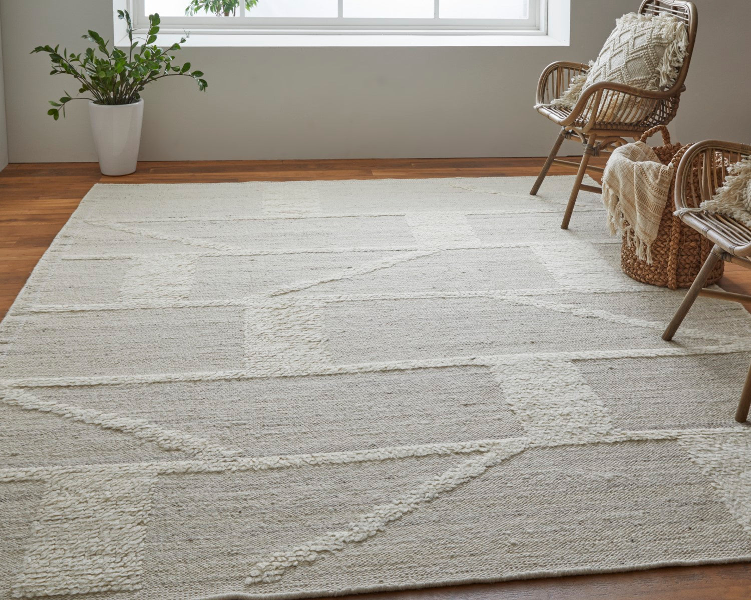 Saena Linear Hand Woven Beige / Ivory Rug