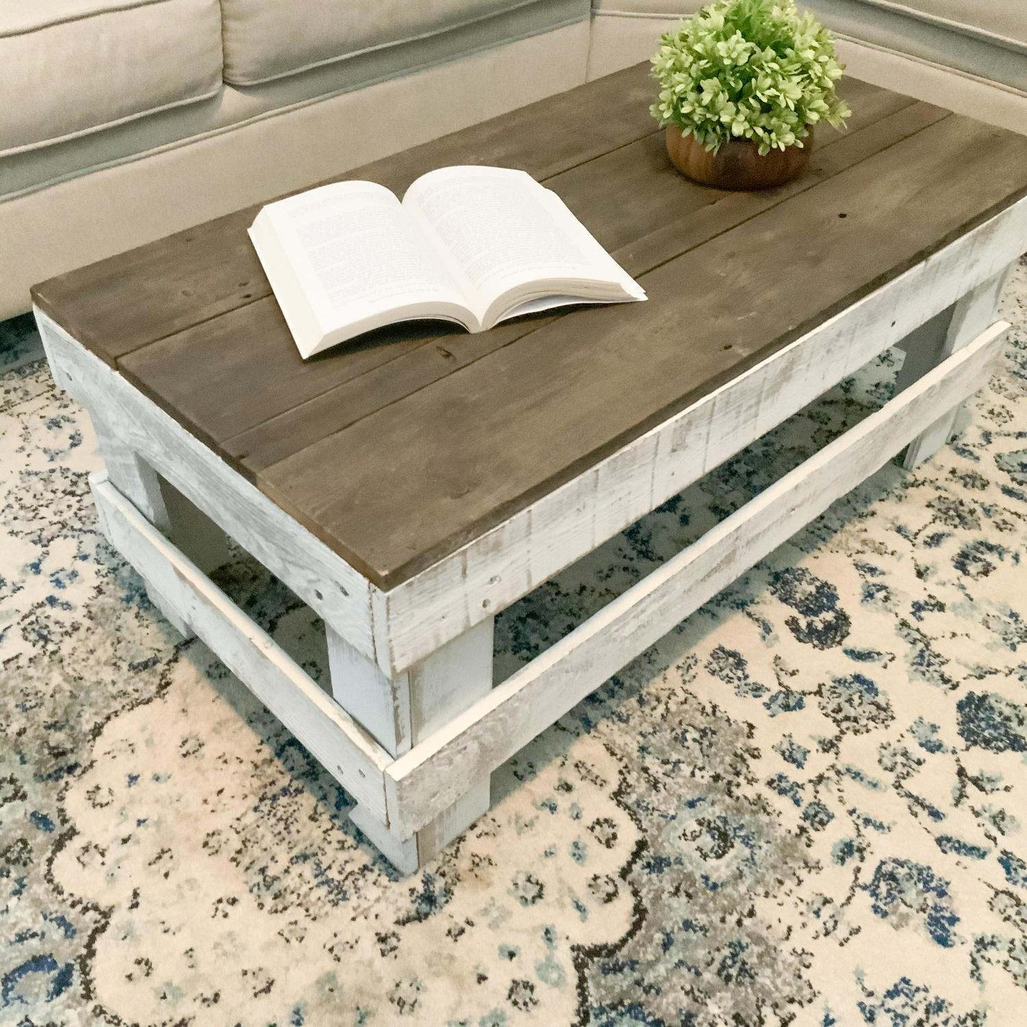 Woven Paths Reclaimed Wood Coffee Table， Dark Walnut/White