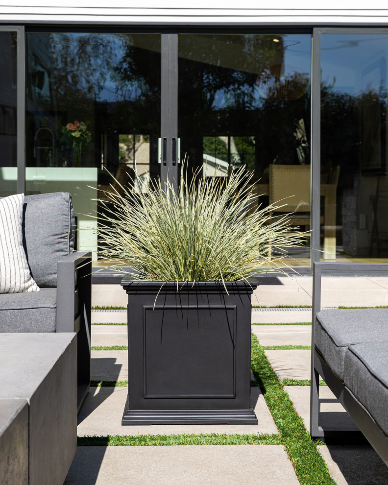 Brixton Cube Planter  20 quot  Traditional   Outdoor Pots And Planters   by Veradek  Houzz