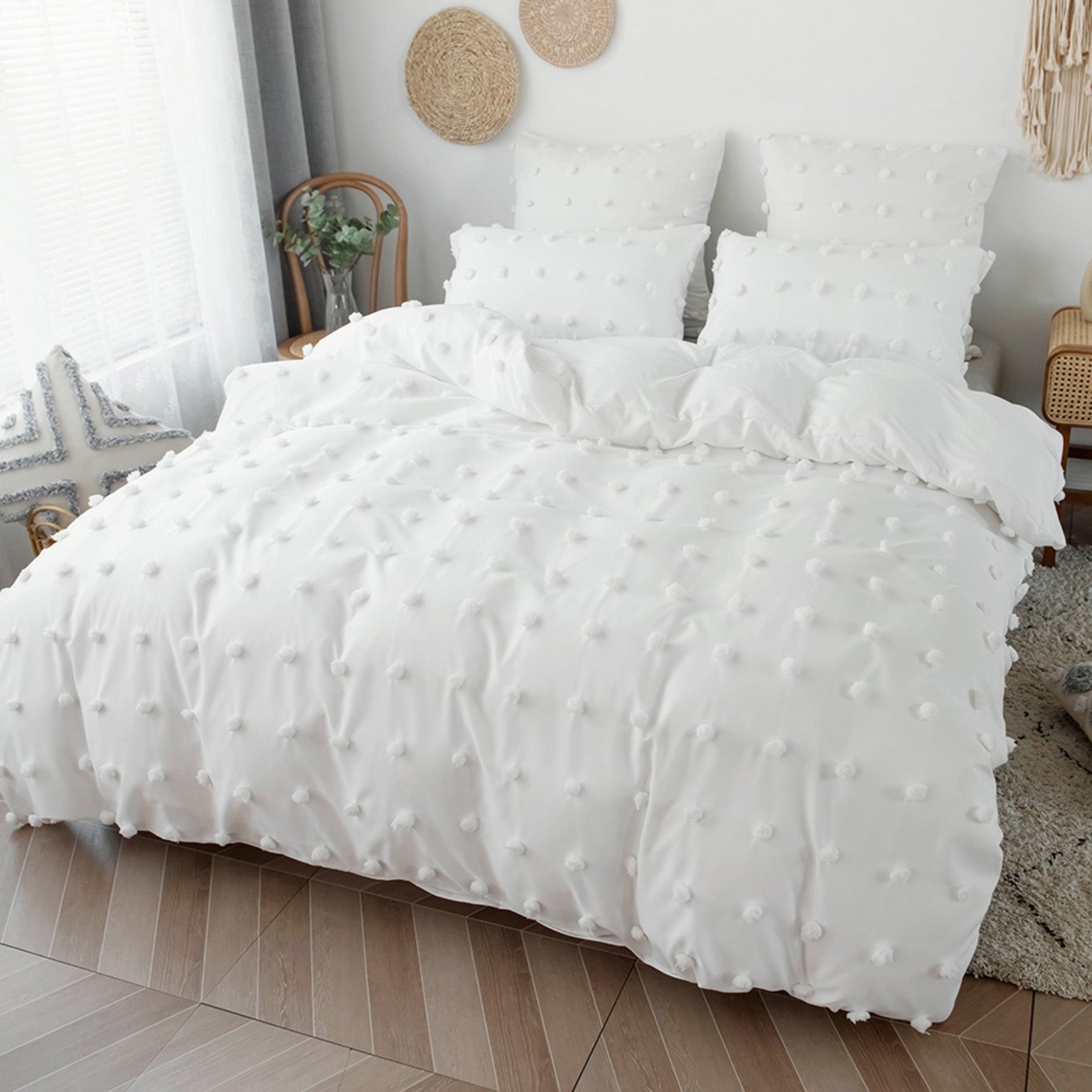 Qookiee White Tufted Dot Duvet Cover Queen Size (90x90 inch)， 3 Pieces (1 Queen Duvet Cover， 2 Pillowcases) All Season Soft Washed Microfiber Duvet Cover Set with Zipper Closure， Corner Ties